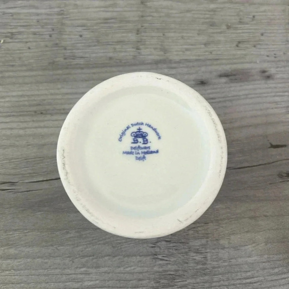 Delft Polychrome Hand painted Trinket Box - Picture 5 of 6